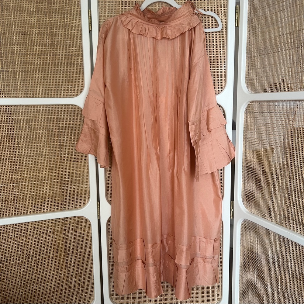Dosa Stunning Silk Pink w/ open shoulder dress with pleated collar size 2
